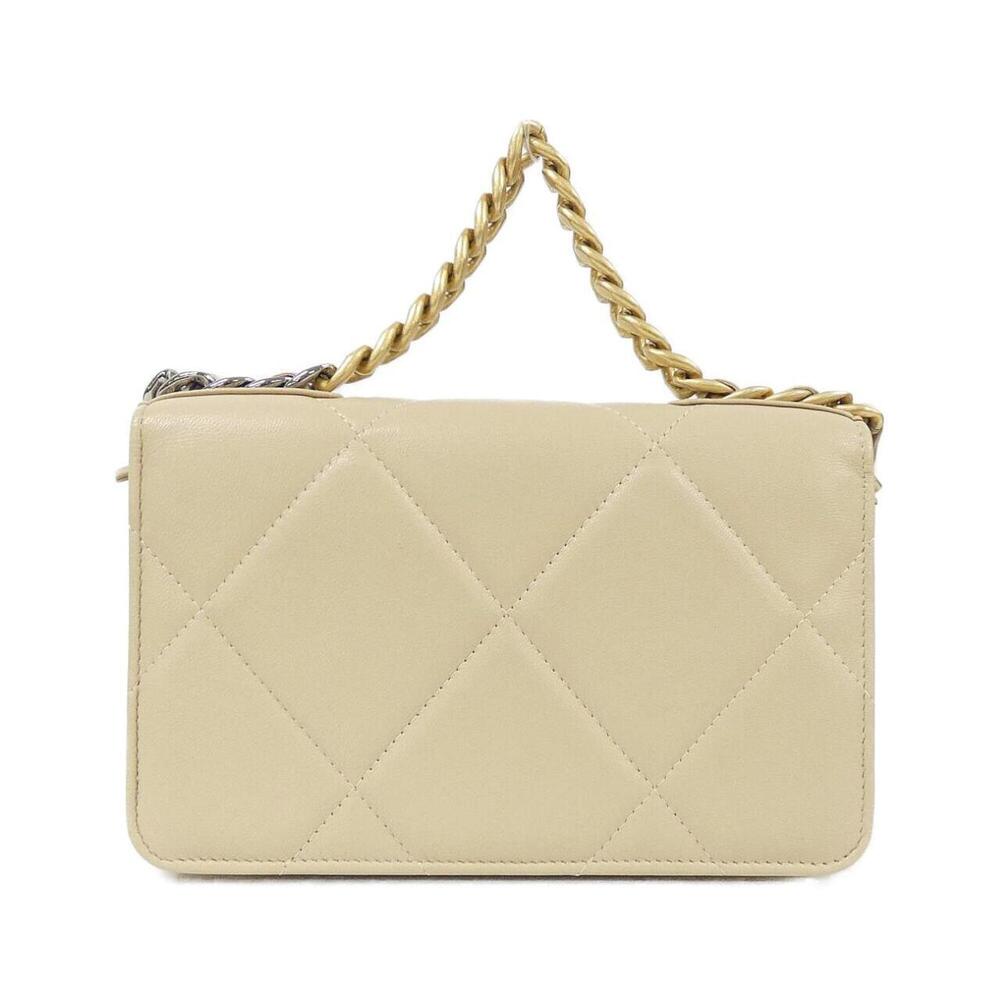 CHANEL Cream Wallet - Picture 2 of 8